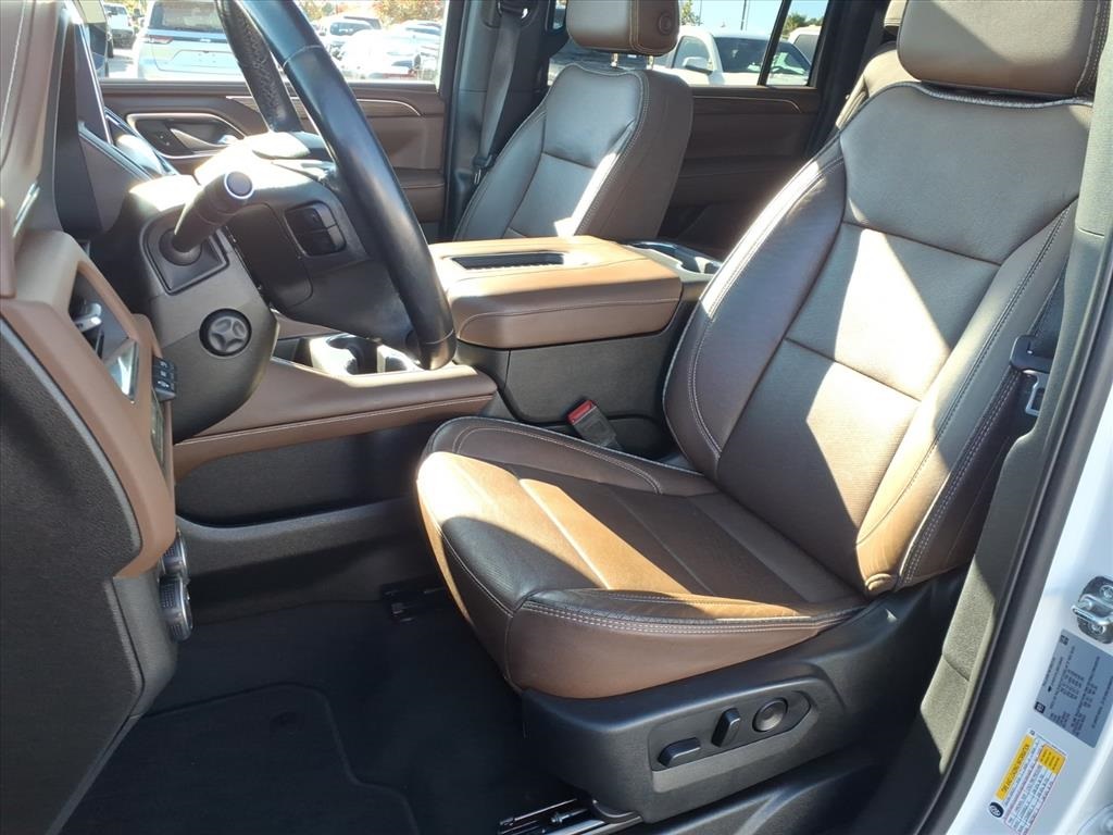 2022 Chevrolet Suburban High Country photo 2