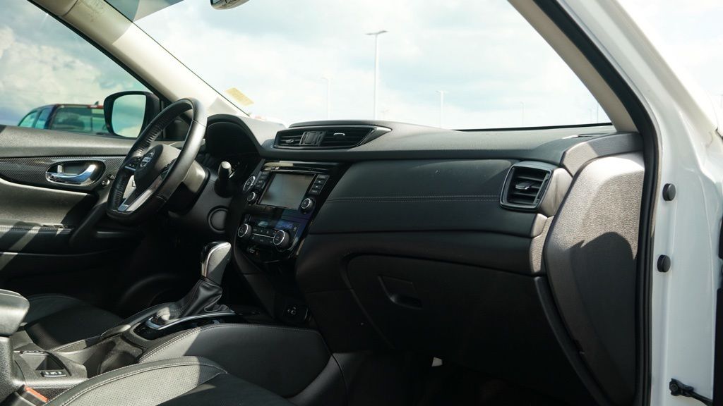 2018 Nissan Rogue SL photo 22