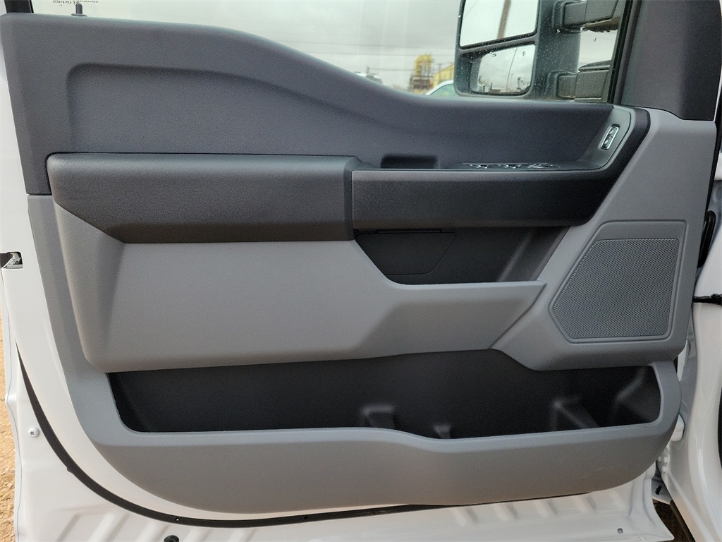 2025 Ford F-350 photo 18