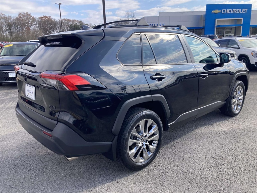 2021 Toyota RAV4 XLE Premium photo 2