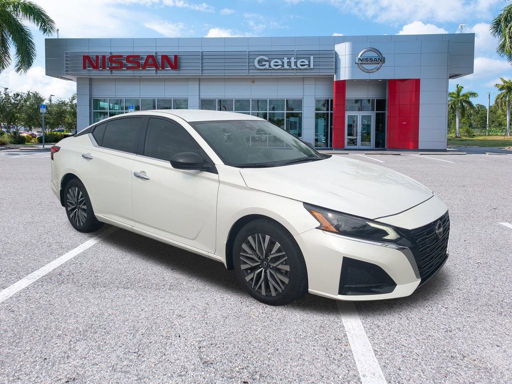 2025 Nissan Altima 2.5 SV photo 2