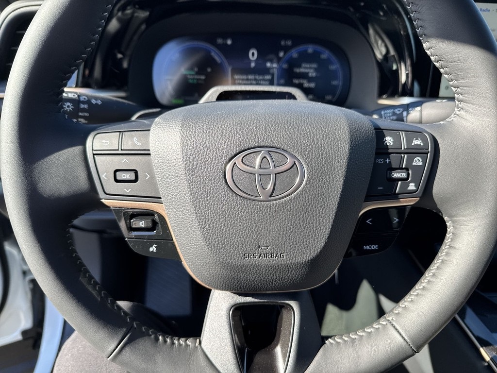 2025 Toyota Crown Platinum photo 3