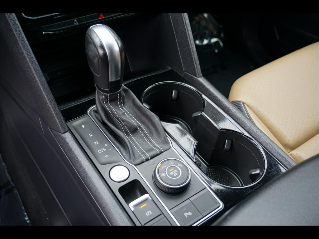 2022 Volkswagen Atlas Cross Sport SE Technology photo 10