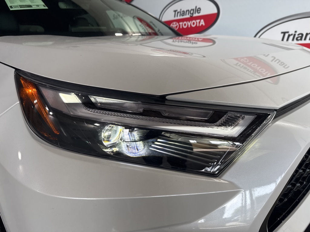 2025 Toyota RAV4 Hybrid XSE photo 10