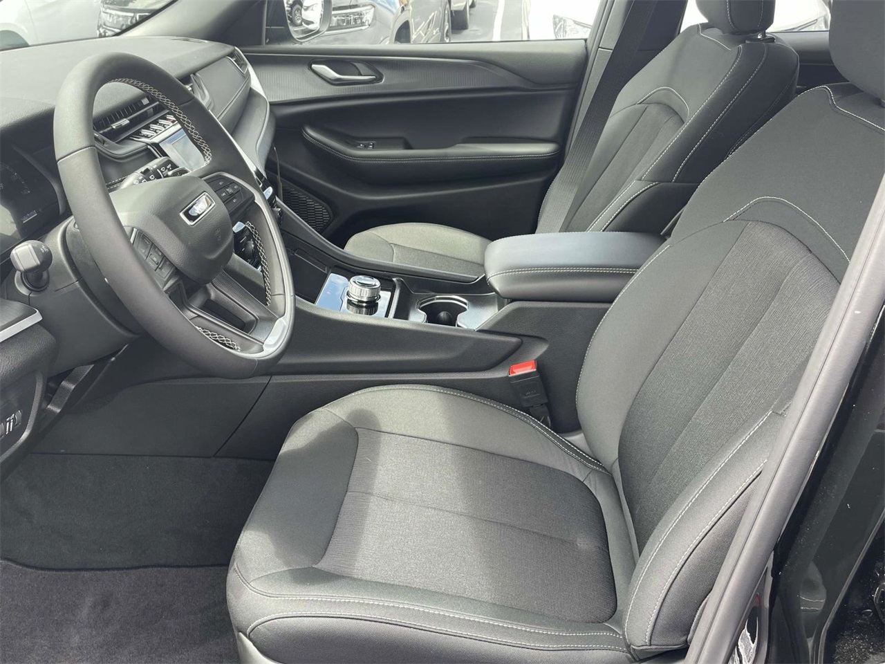 2025 Jeep Grand Cherokee Laredo photo 17
