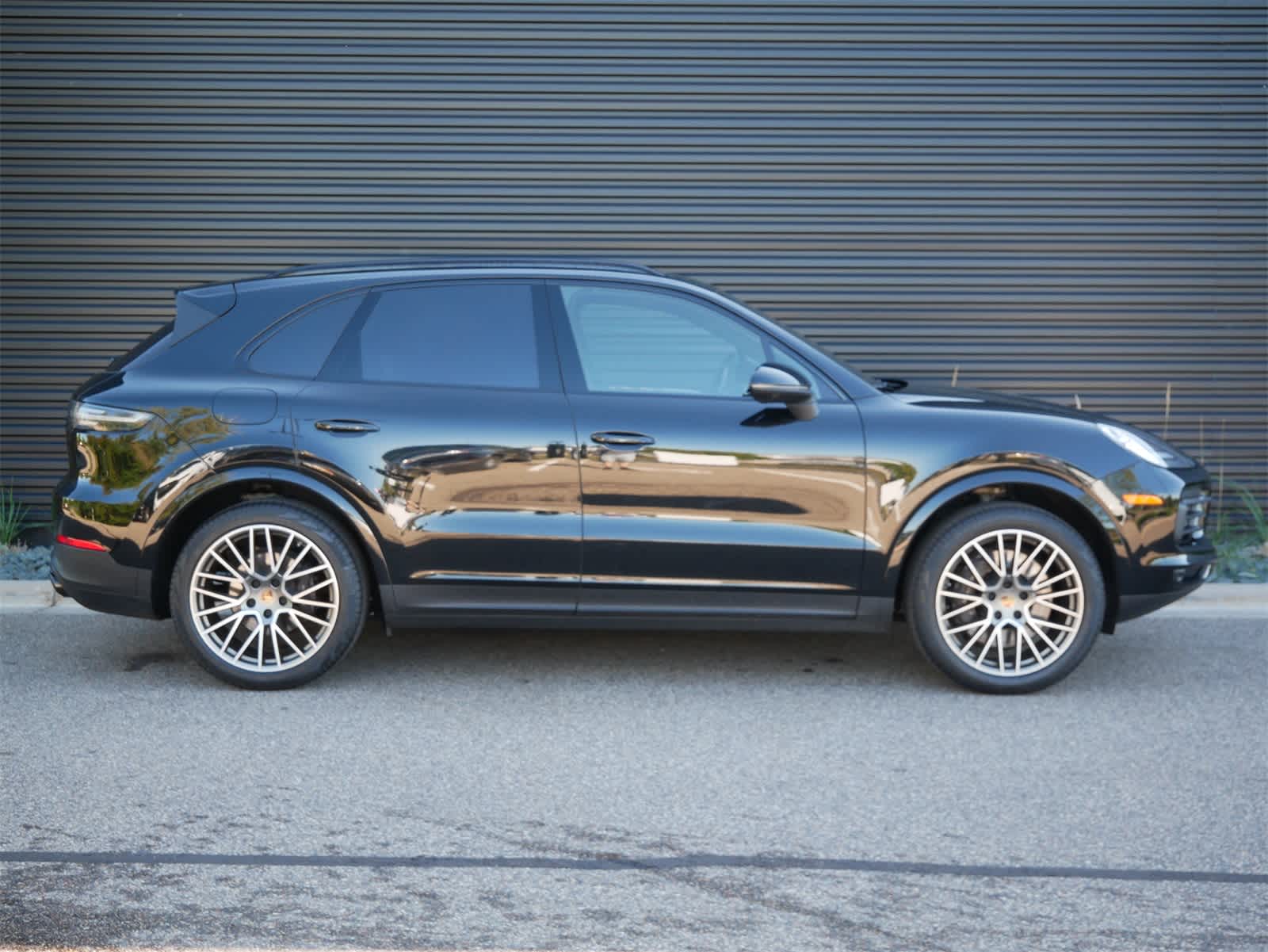 2023 Porsche Cayenne Platinum Edition photo 22