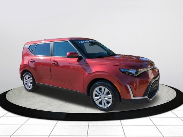 2023 Kia Soul LX's photo