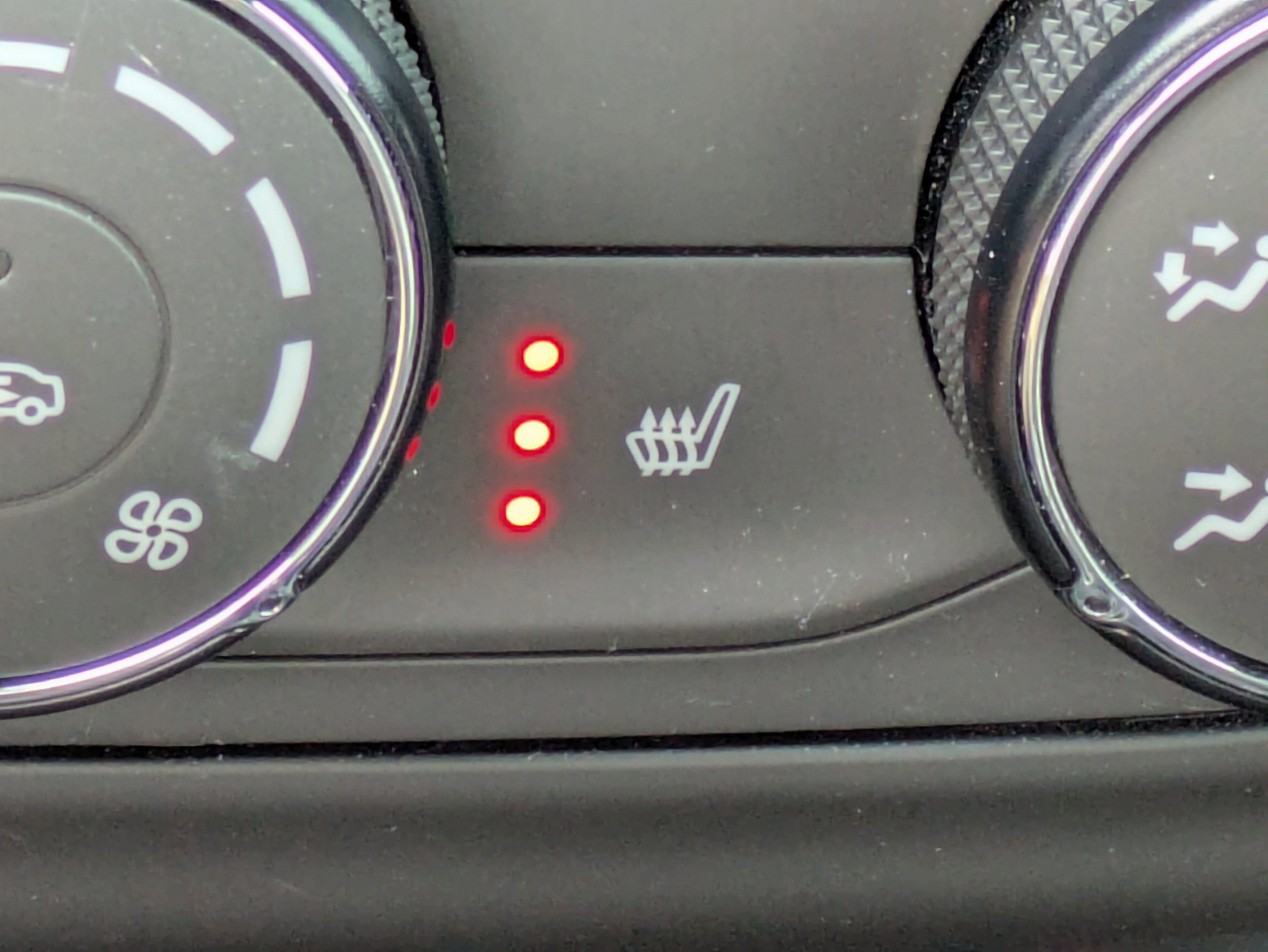 2024 Chevrolet Trax photo 2