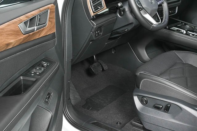 2025 Volkswagen Atlas SE Technology photo 6