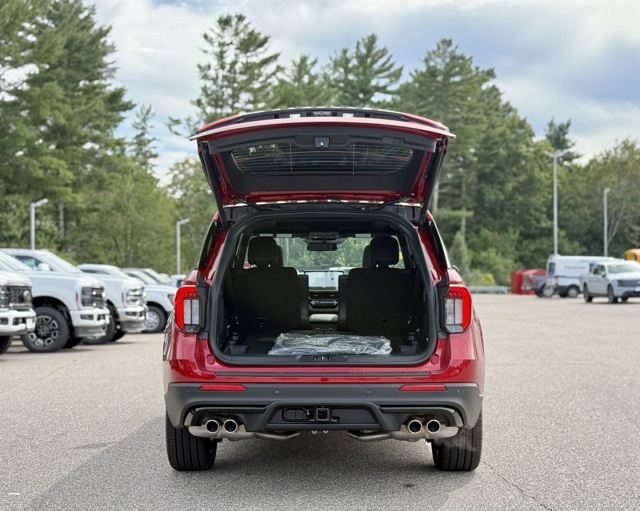 2025 Ford Explorer ST photo 4