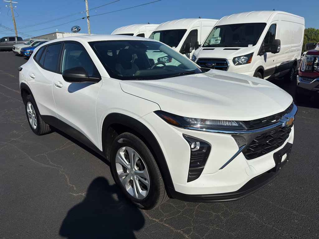 2024 Chevrolet Trax LS photo 2