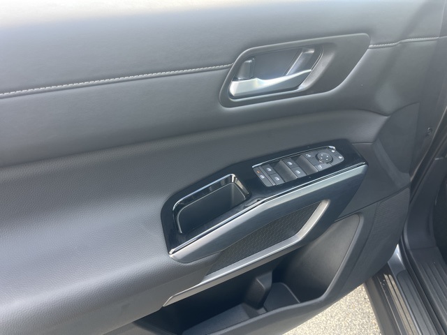 2025 Nissan Pathfinder SL photo 5
