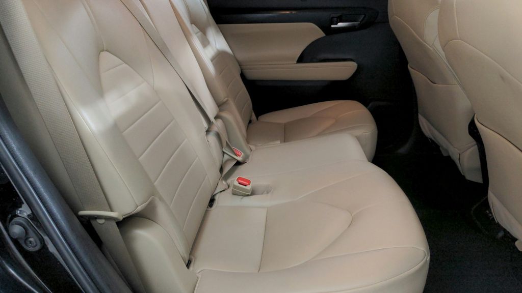 2023 Toyota Highlander L photo 11