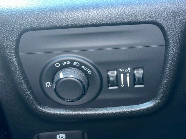 2025 Jeep Grand Cherokee Laredo photo 17