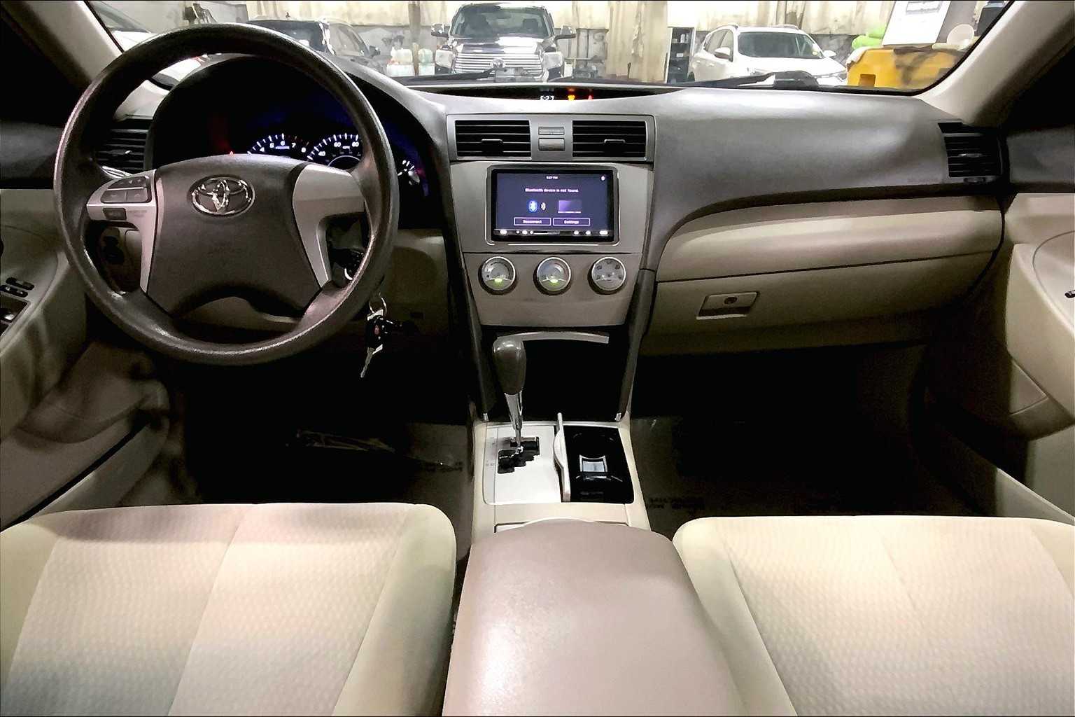 2011 Toyota Camry LE photo 14