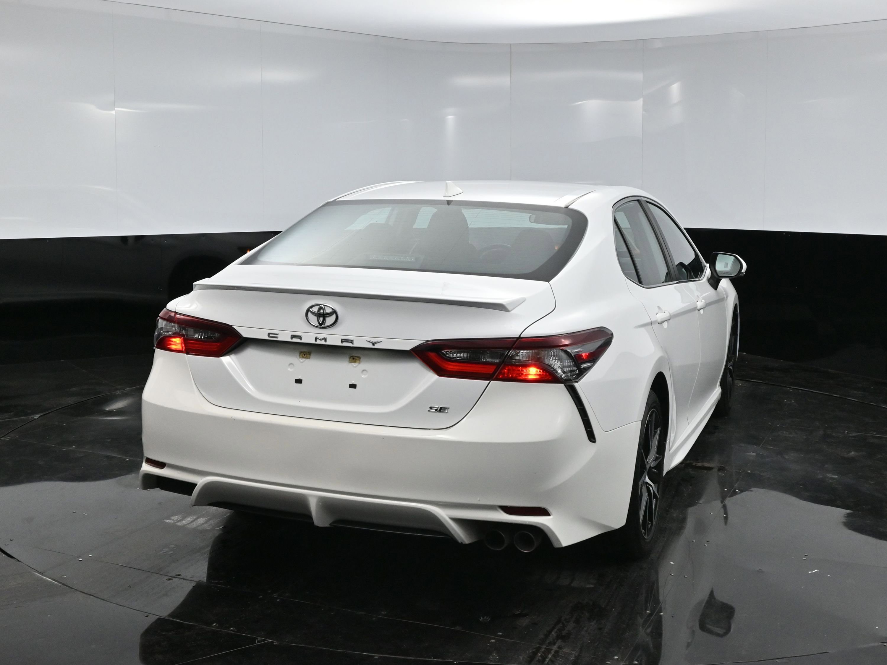 2022 Toyota Camry SE photo 2