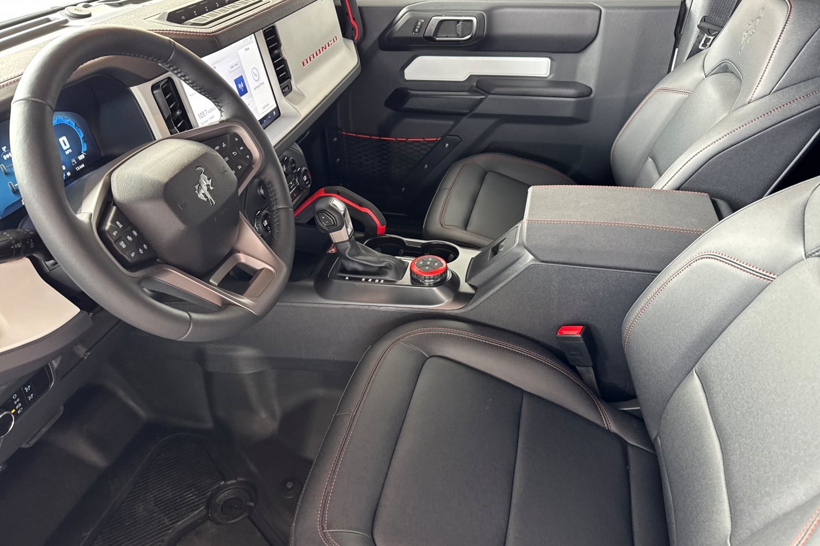 2025 Ford Bronco First Edition photo 9