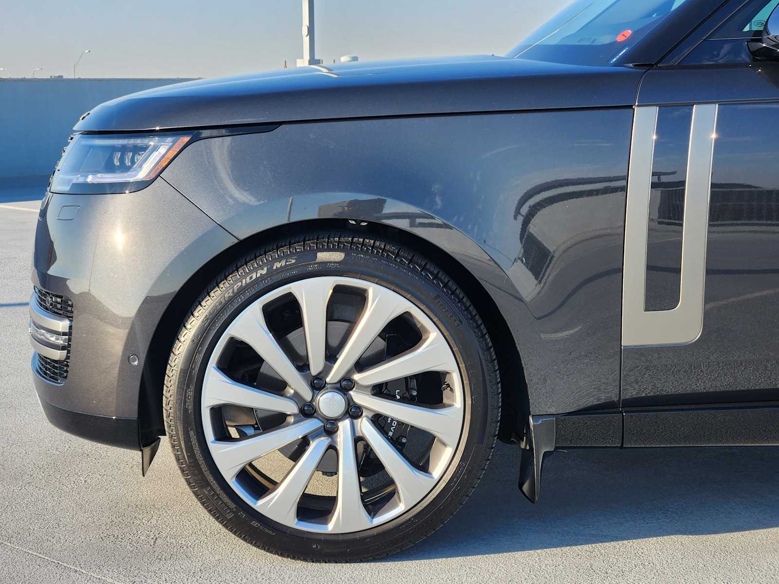 2025 Land Rover Range Rover SE photo 8