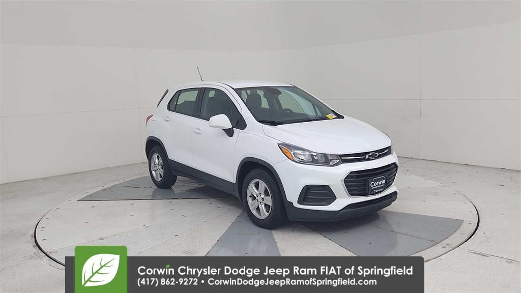 2019 Chevrolet Trax LS photo 3