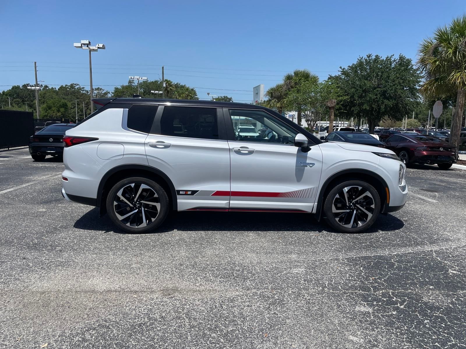 2024 Mitsubishi Outlander PHEV SE Ralliart photo 2