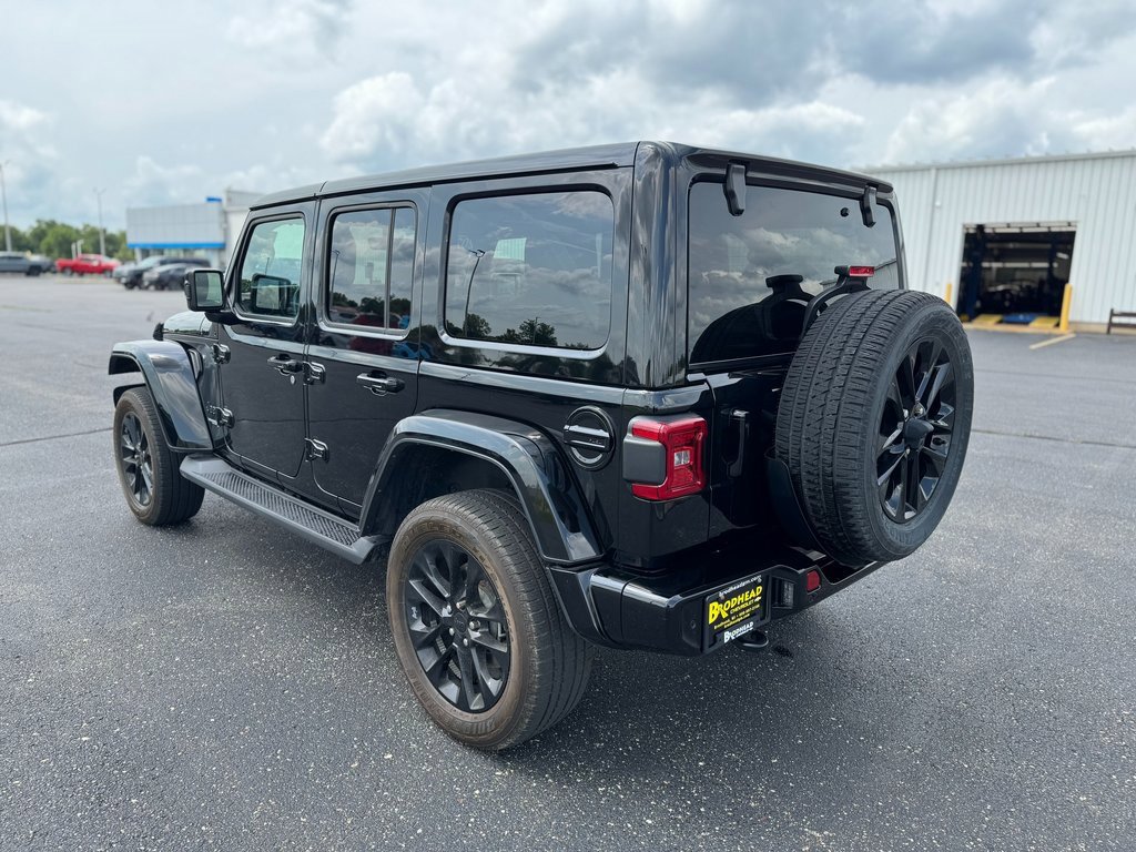 2021 Jeep Wrangler Unlimited Sahara High Altitude photo 3