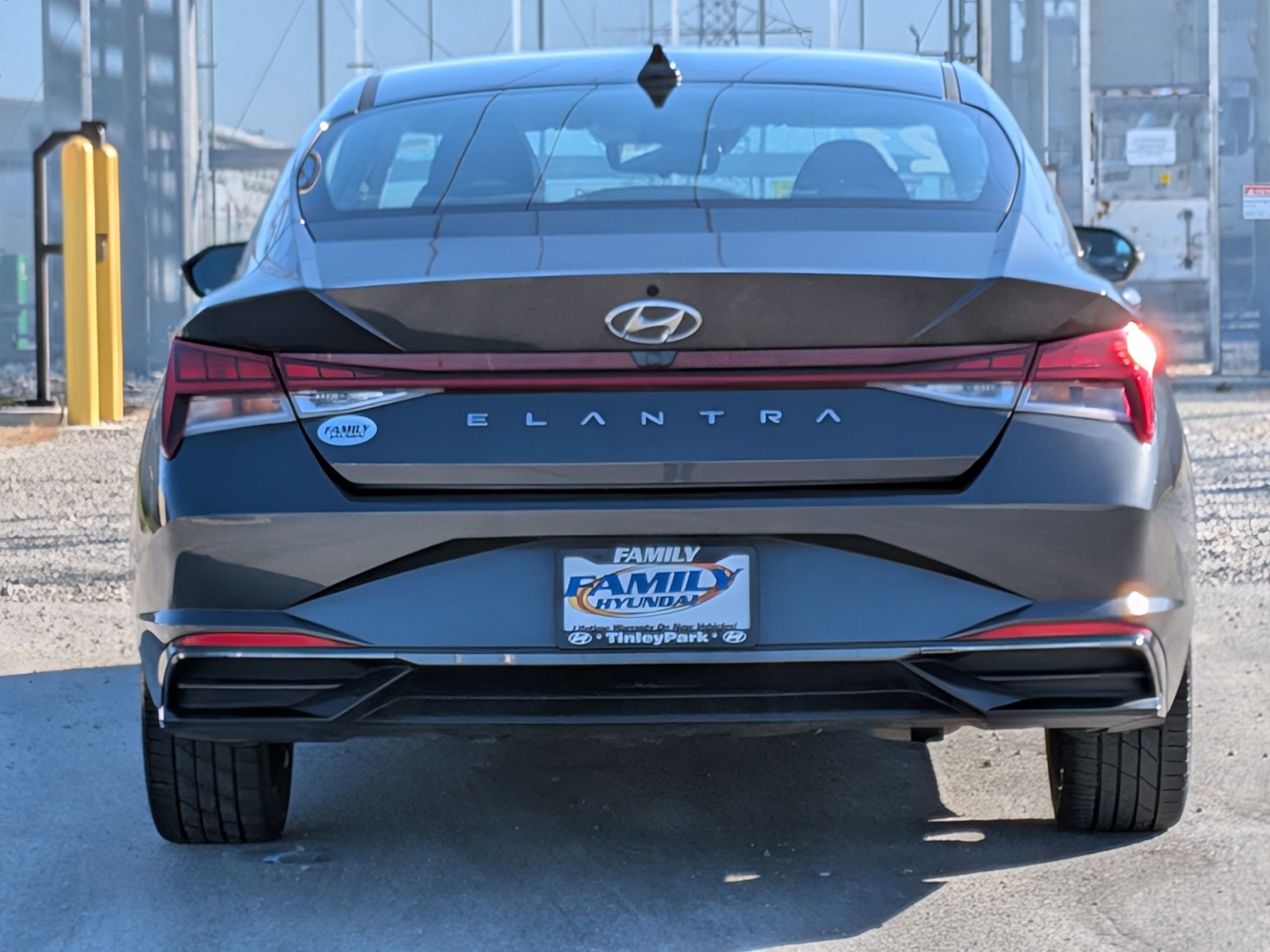 2021 Hyundai Elantra SEL photo 3