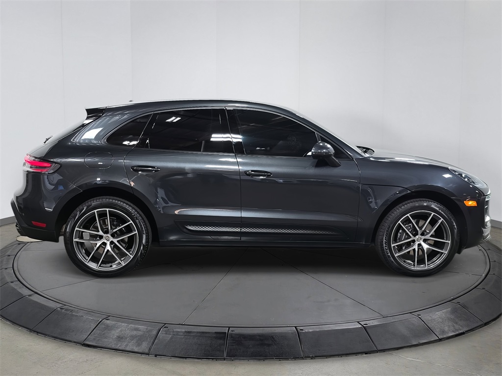 2023 Porsche Macan T photo 6