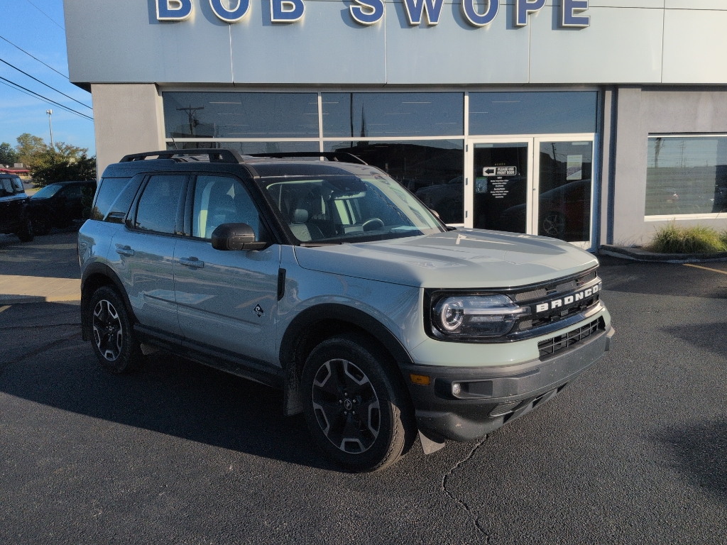 2022 Ford Bronco Sport Outer Banks photo 2