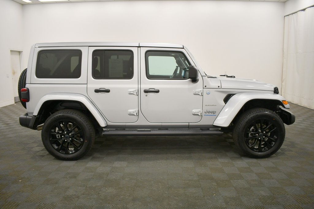 2024 Jeep Wrangler Sahara 4xe photo 9