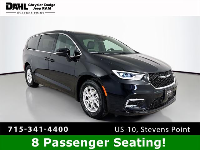 2026 Chrysler Pacifica Select's photo