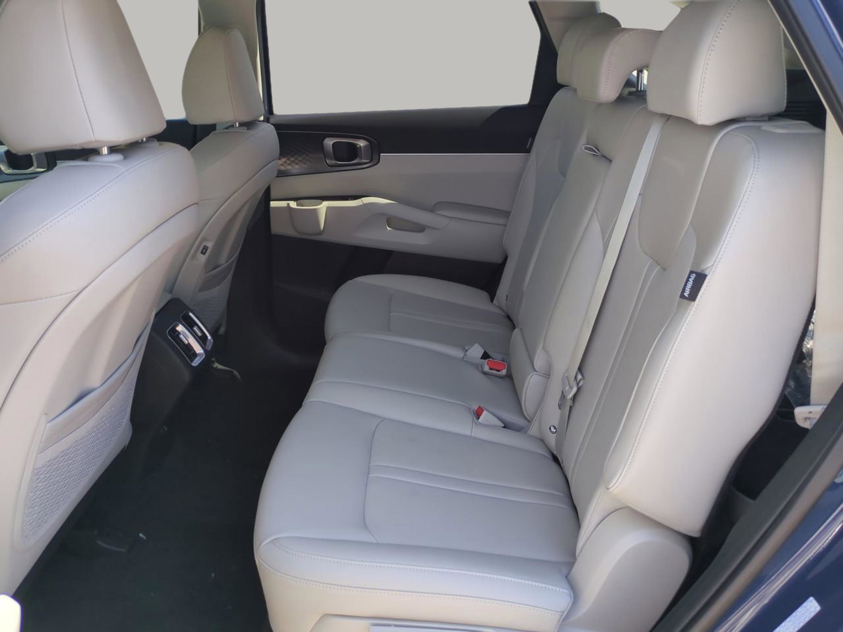 2025 Kia Sorento S photo 13