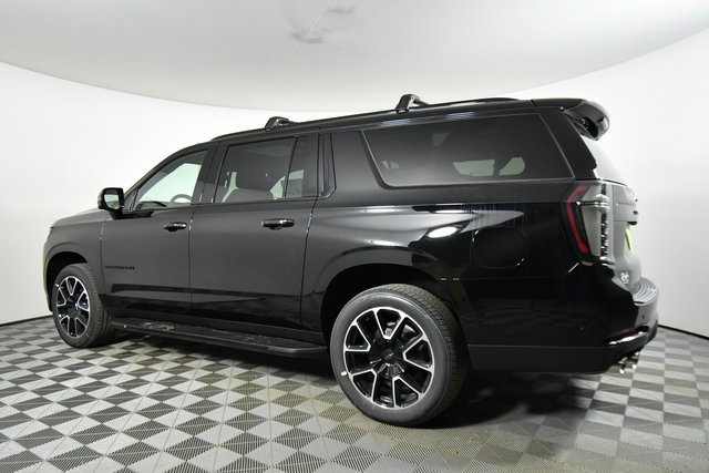 2025 Chevrolet Suburban RST photo 11