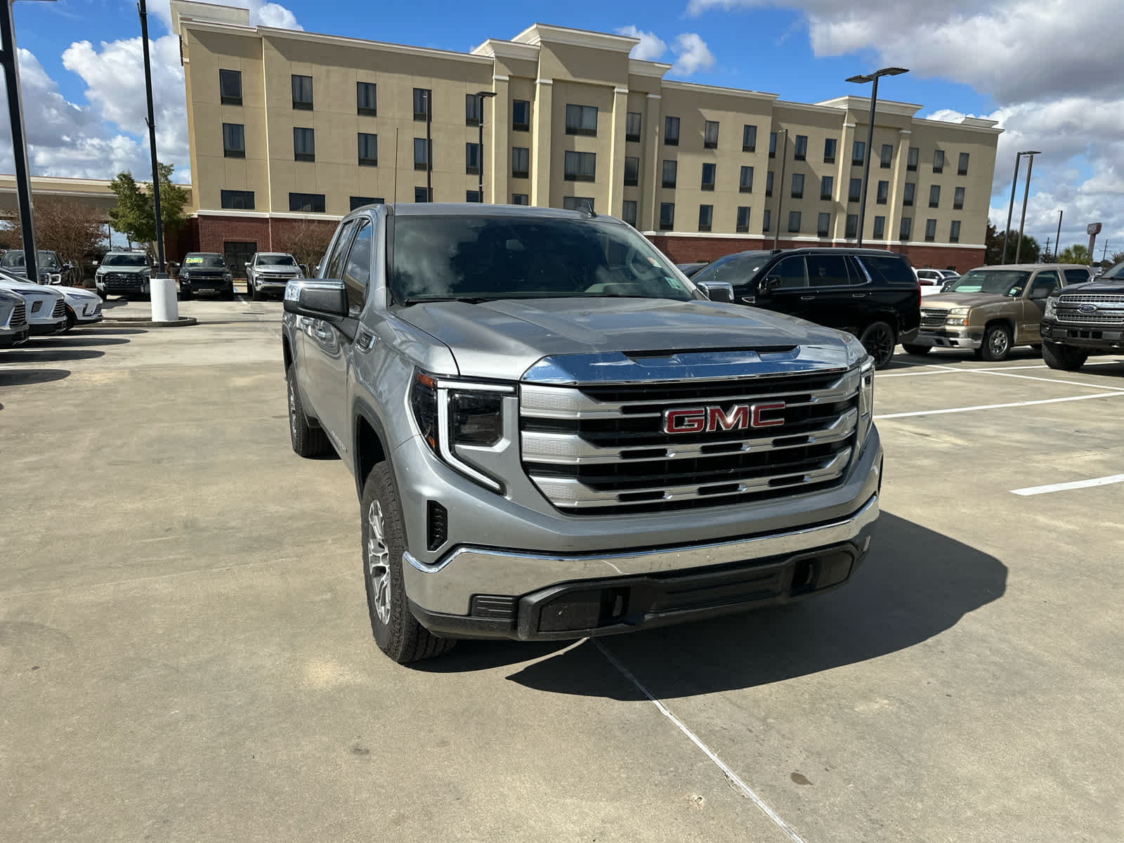2024 Gmc Sierra 1500 SLE photo 2