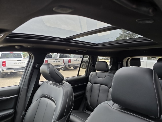 2025 Jeep Grand Cherokee Limited photo 22