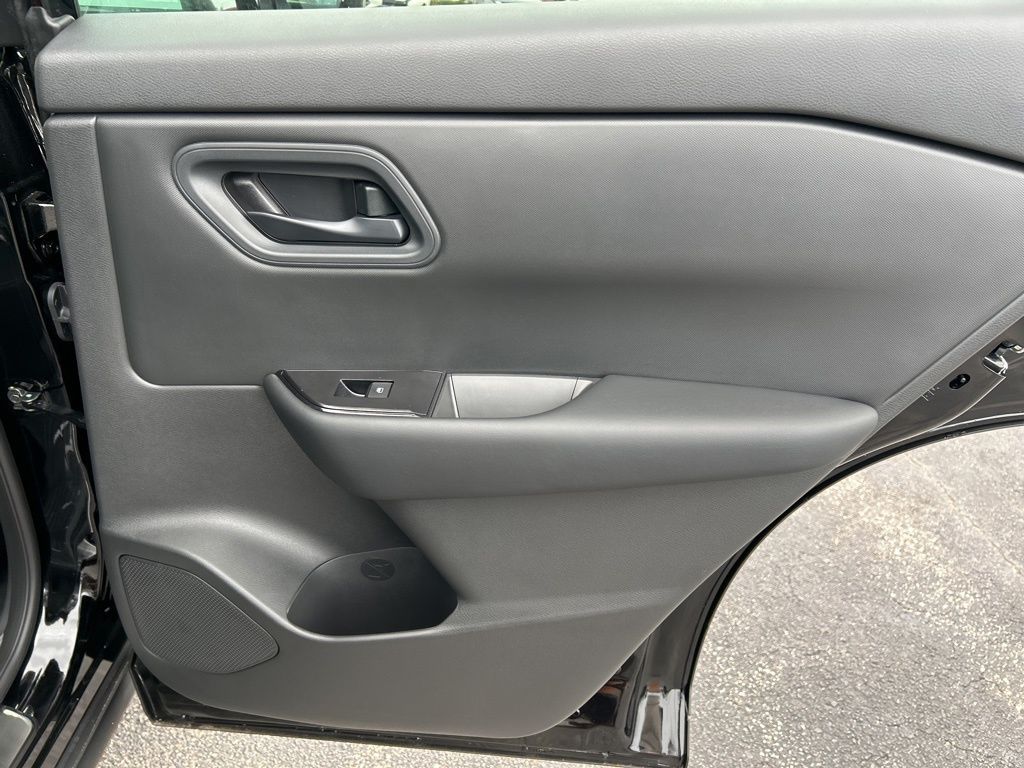2025 Nissan Rogue S photo 22
