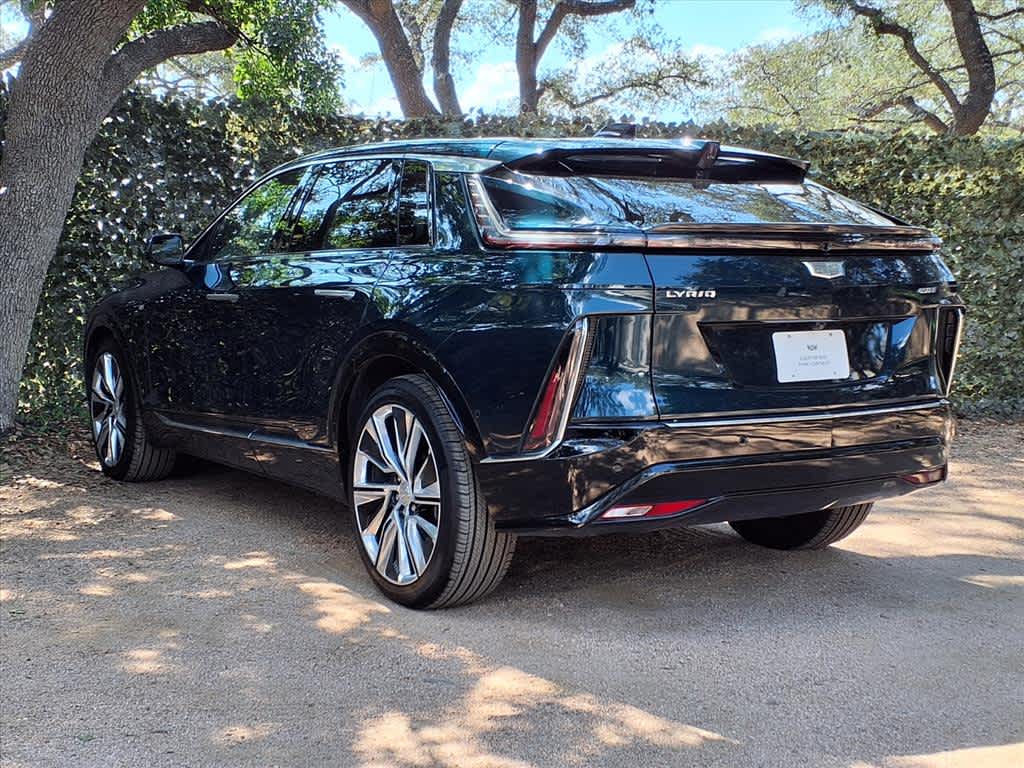 2024 Cadillac Lyriq Luxury photo 3