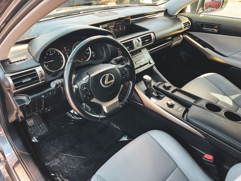 2016 Lexus IS 200t photo 27