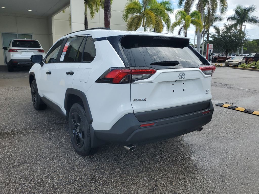 2025 Toyota RAV4 Hybrid XLE photo 7