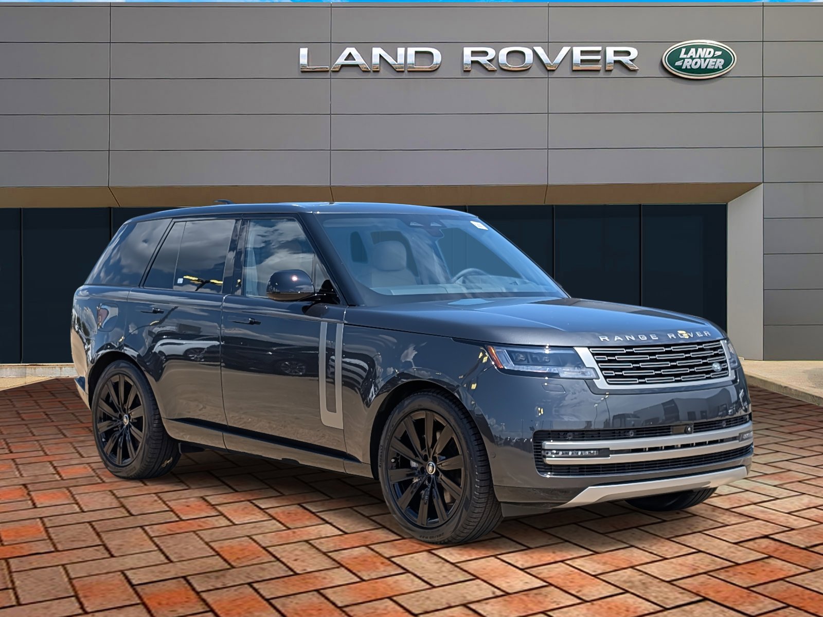2025 Land Rover Range Rover SE photo 3
