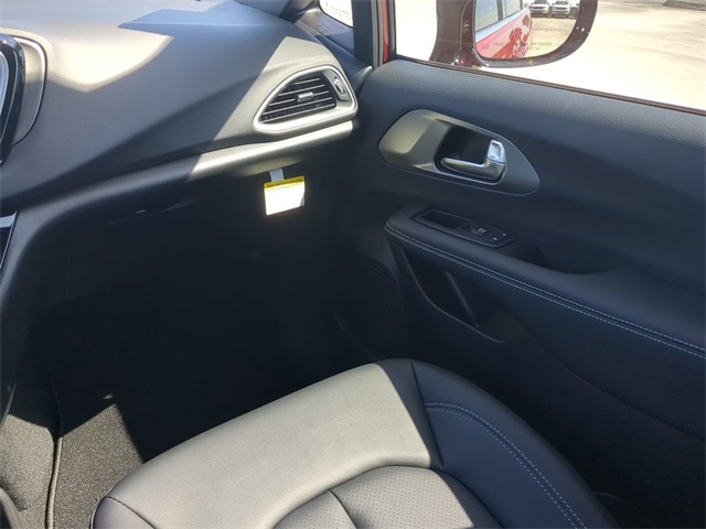 2025 Chrysler Voyager LX photo 17