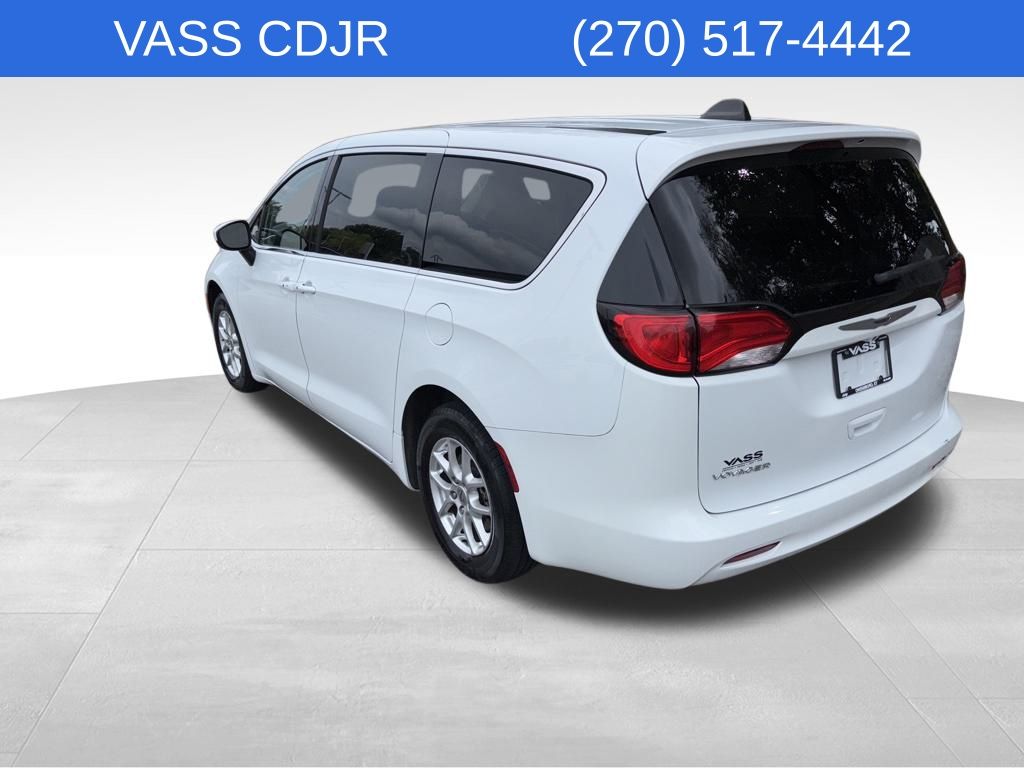 2022 Chrysler Voyager LX photo 5