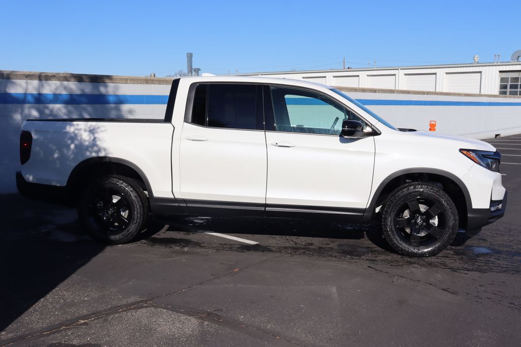 2026 Honda Ridgeline Black Edition photo 6