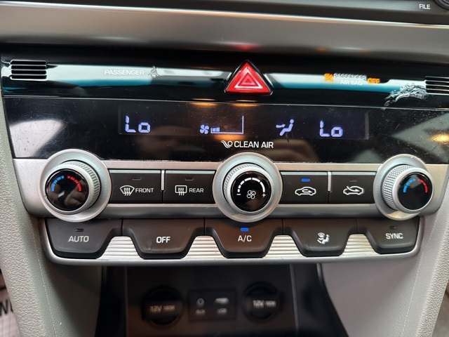 2020 Hyundai Elantra SEL photo 23