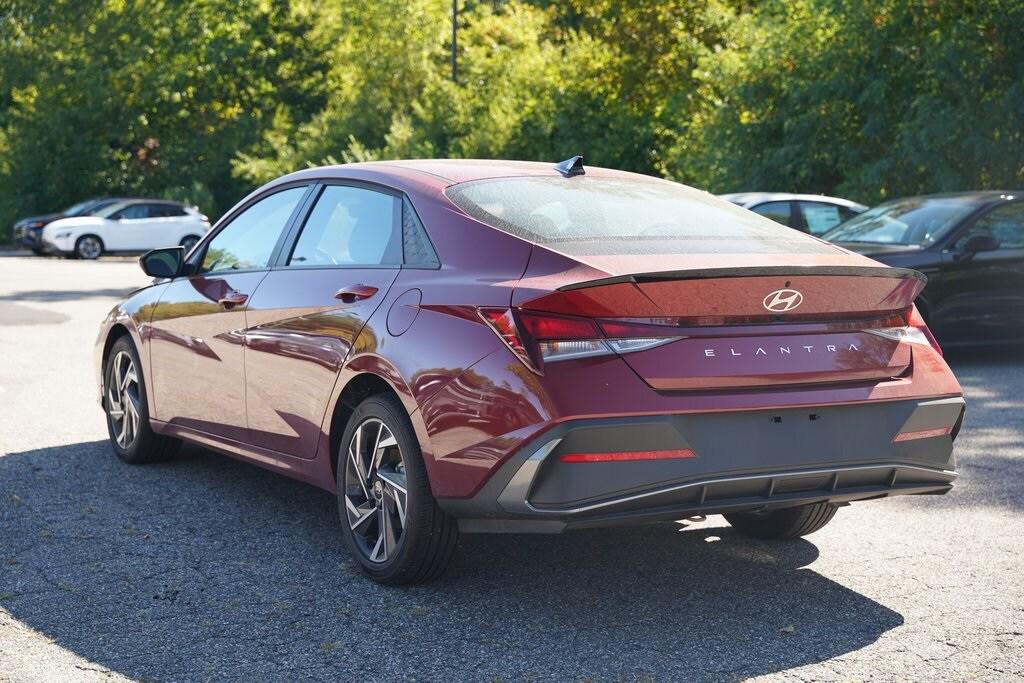 2025 Hyundai Elantra SEL Sport photo 5