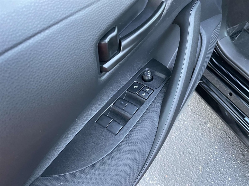 2025 Toyota Corolla LE photo 17