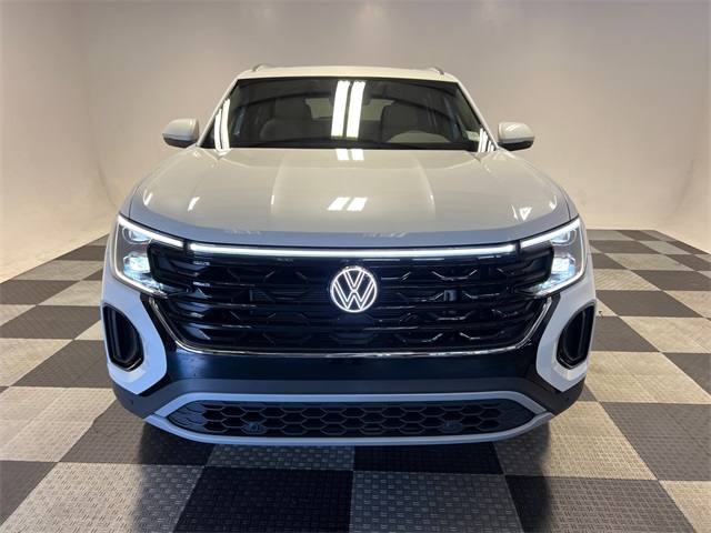 2026 Volkswagen Atlas Cross Sport SE Technology photo 2