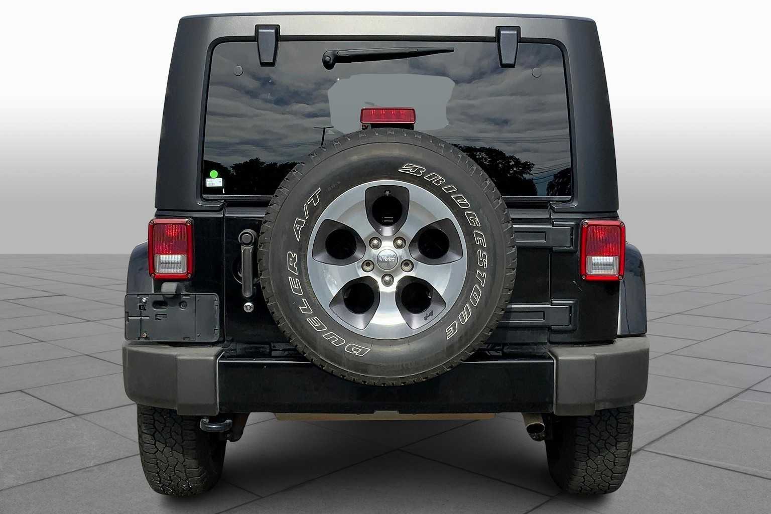 2016 Jeep Wrangler Unlimited Sahara photo 4
