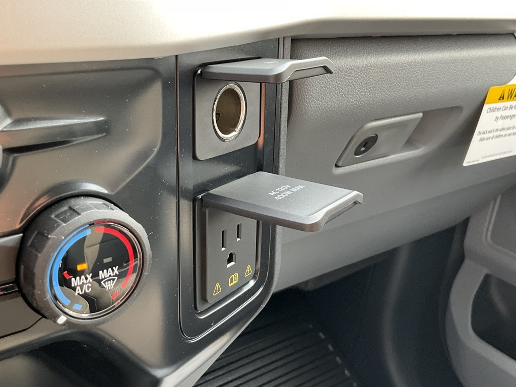 2025 Ford F-550 XLT photo 3