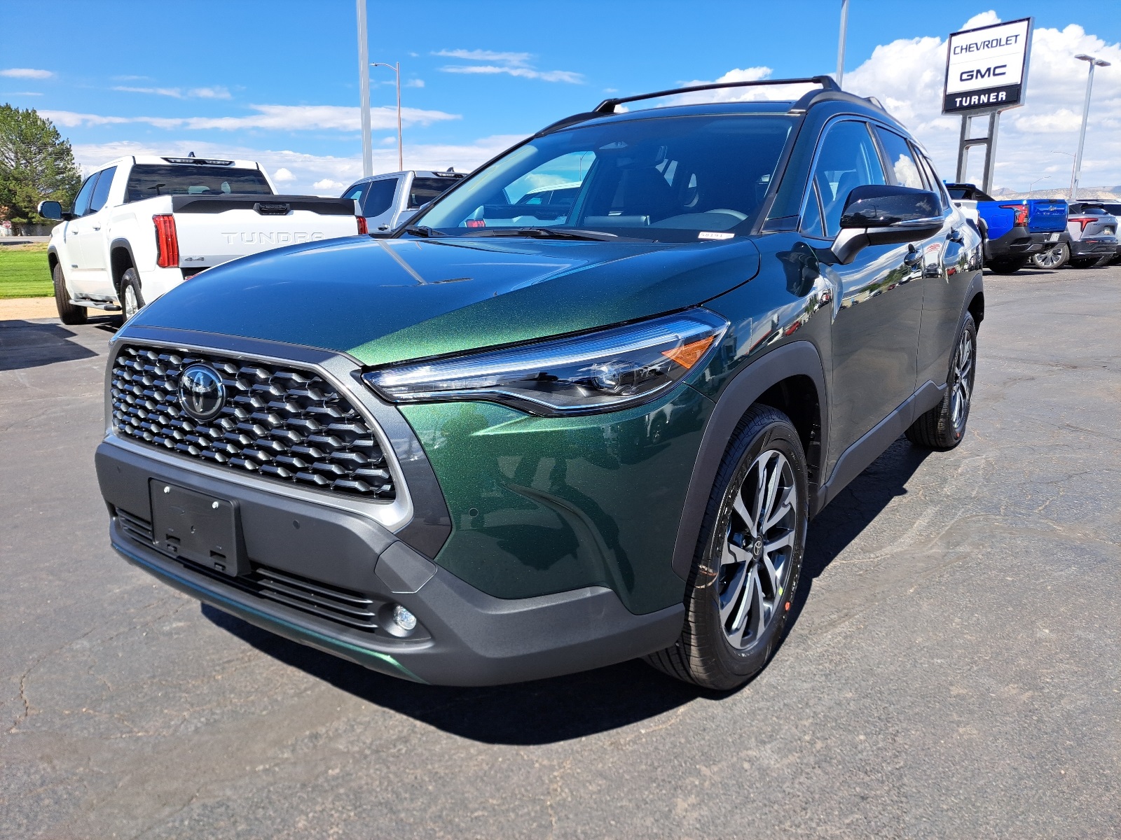 2025 Toyota Corolla Cross XLE photo 7