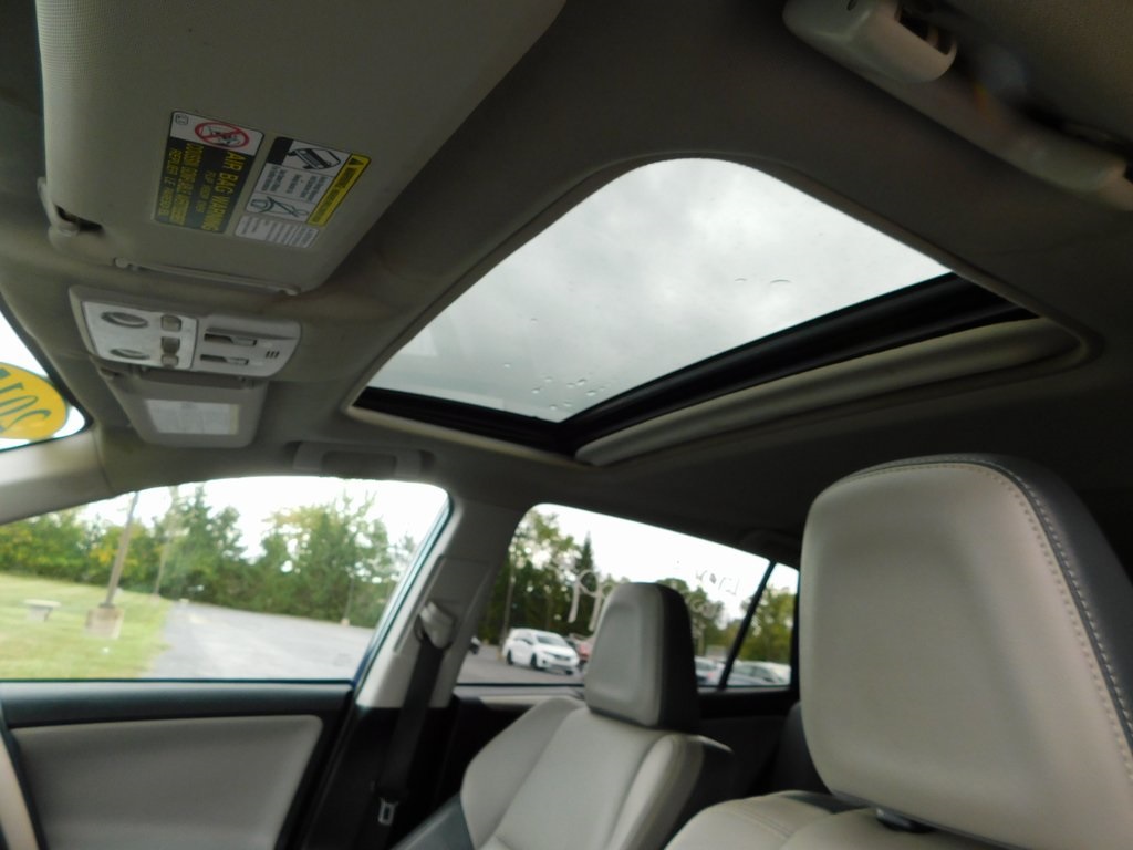 2015 Toyota RAV4 Limited photo 9